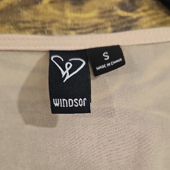 Cream Puff Sleeve Peplum Blouse - Picture 2 of 3